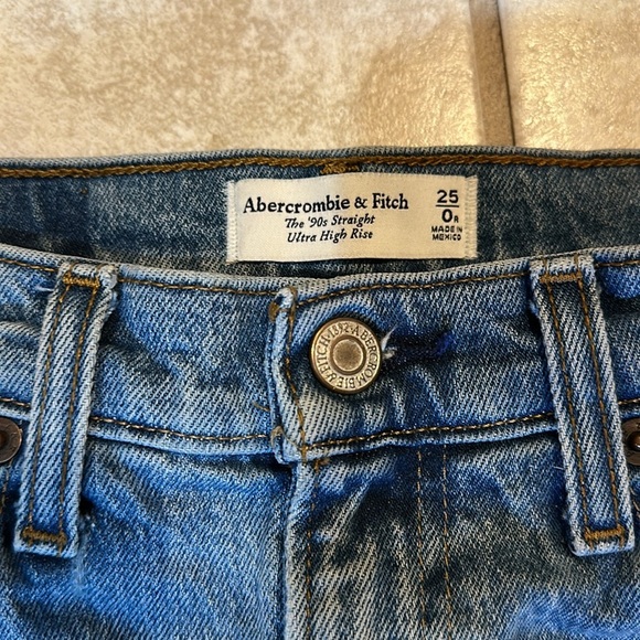 Abercrombie & Fitch Curve Love Ultra High Rise 90s Straight Jeans 0 - Picture 3 of 10